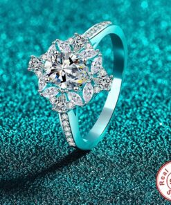 Anello Fiore di Luce in Moissanite Ovale D VVS1 con pavé di brillanti