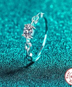 Anello Nodo d’Eternità con Moissanite Ovale D VVS1 e fascia scolpita